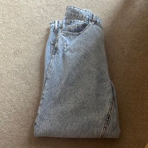 Super cute, mom jeans.